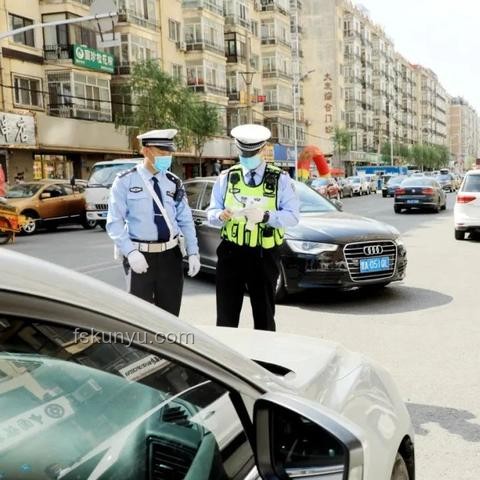 网红违停跳警车：创新视野下的社会规则重塑