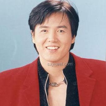 我爸爸从事地产前后的变化分析：职业影响与个人转型